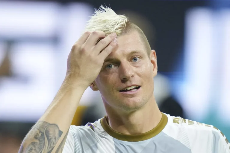 Toni Kroos cảnh báo Alonso về “thời hạn 3 năm”