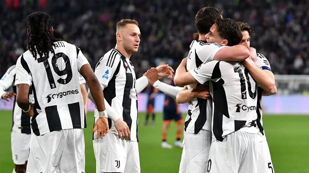 Arsenal và Chelsea cùng bỏ lỡ Kenan Yildiz